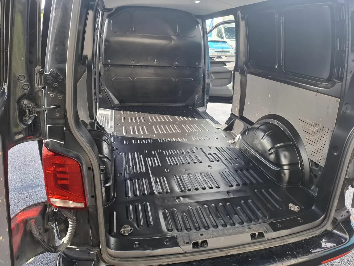 Volkswagen Transporter 2021 - Image 4