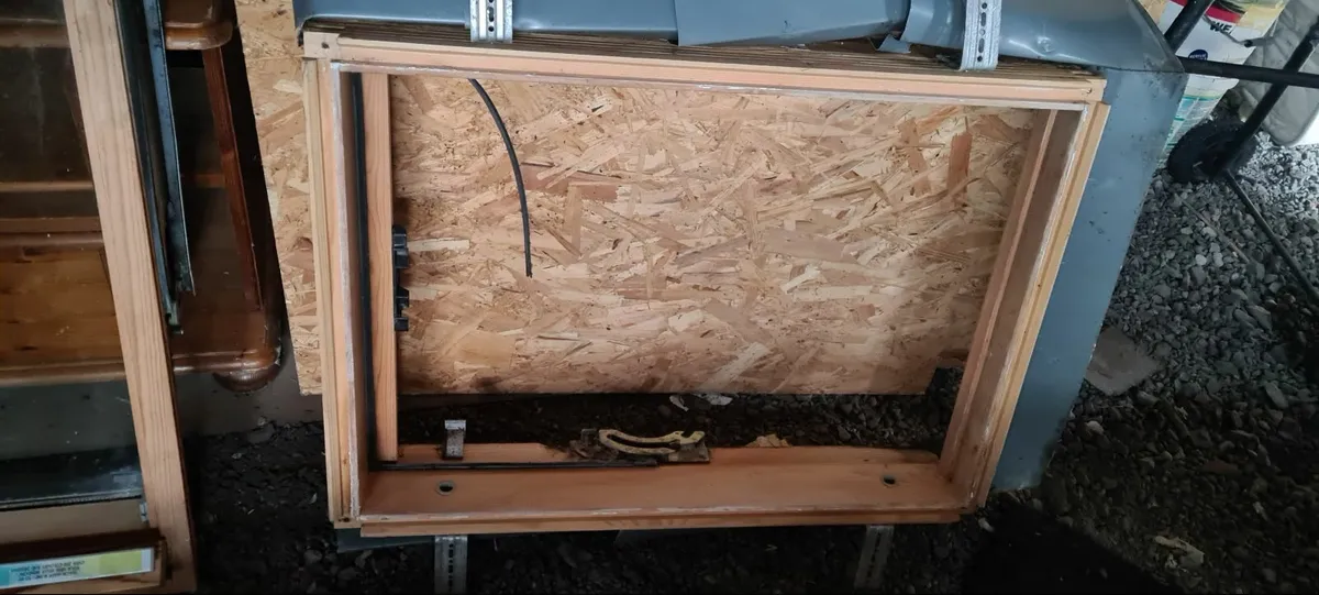 V-LUX window Frame - Image 2