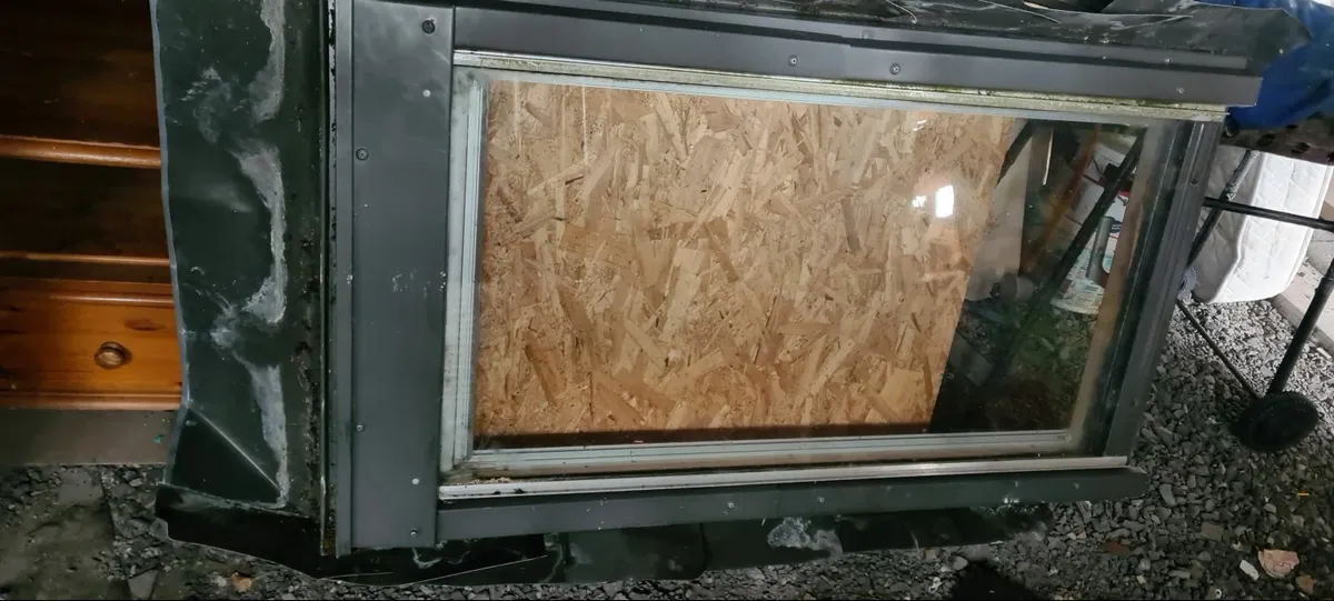 V-LUX window Frame - Image 3