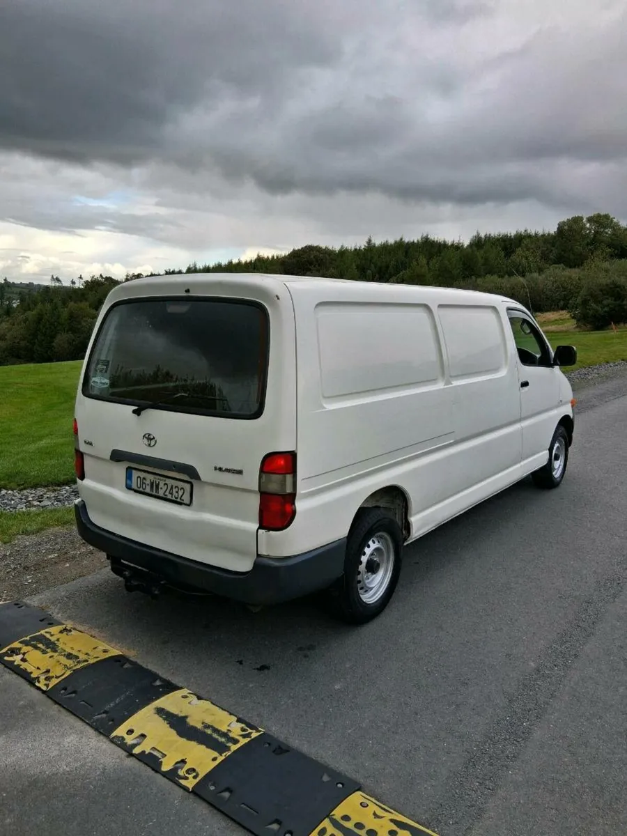 2006 hiace genuine van €5250 - Image 3