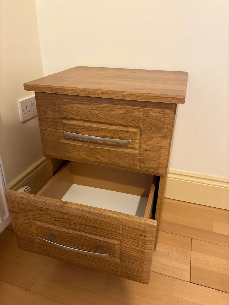 2x perfect bedside lockers - Image 2