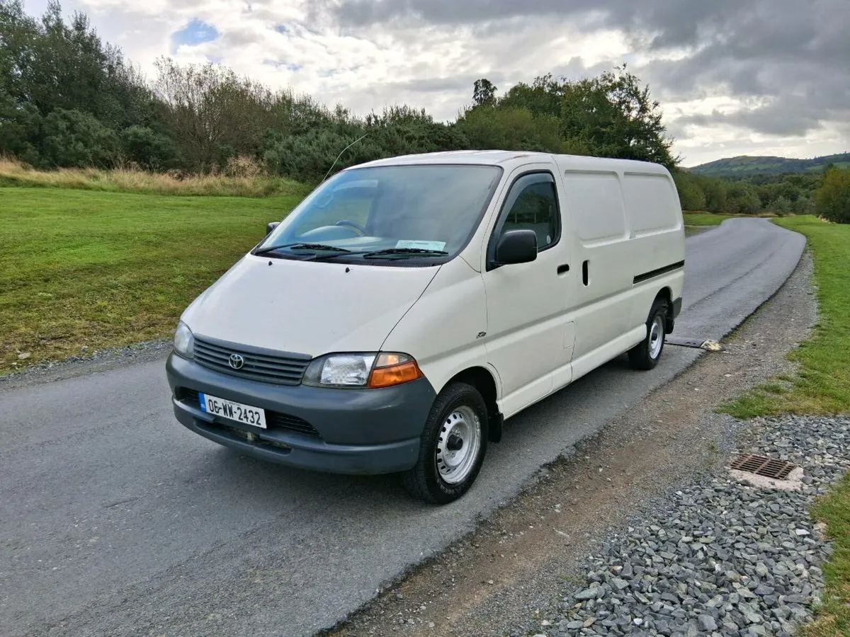 2006 hiace genuine van €5250 - Image 1