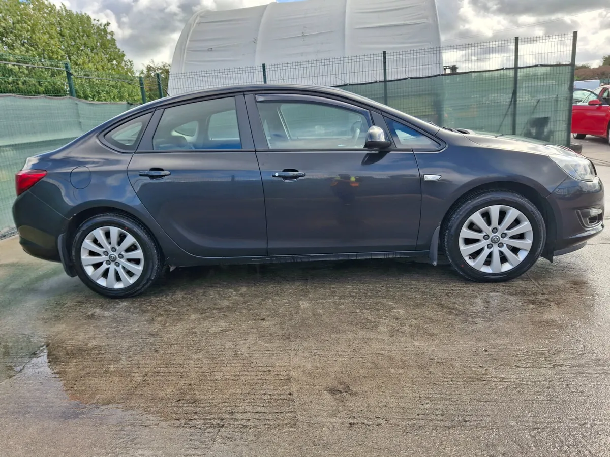2014 Opel Astra  1.7 Diesel light damage - Image 1