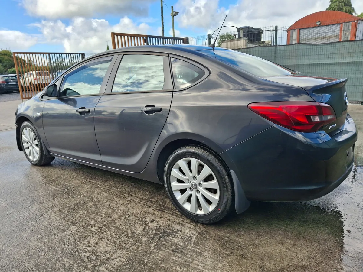 2014 Opel Astra  1.7 Diesel light damage - Image 3