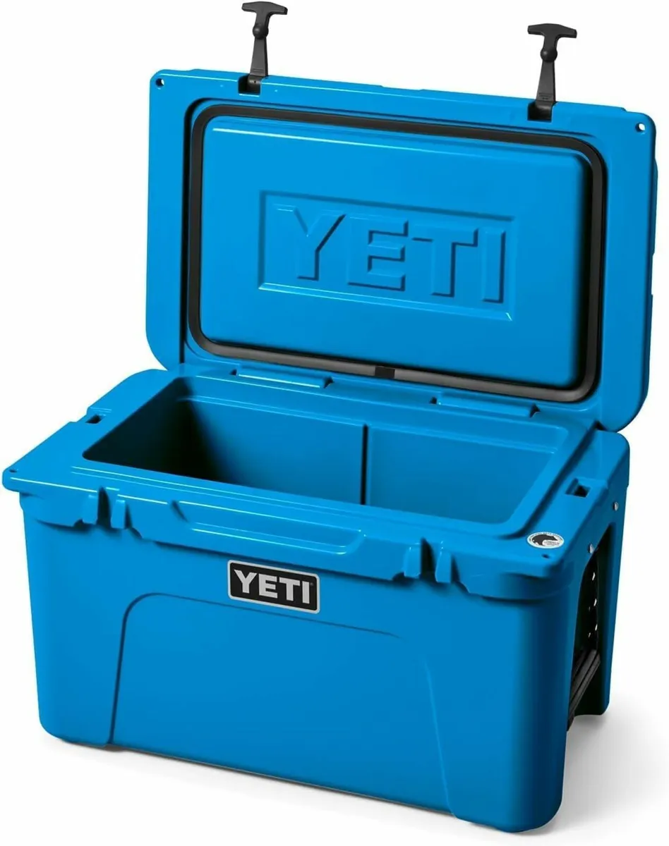 YETI Tundra 45 Cool Box Brand New - Image 1