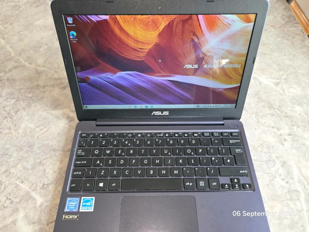 Asus laptop - Image 1
