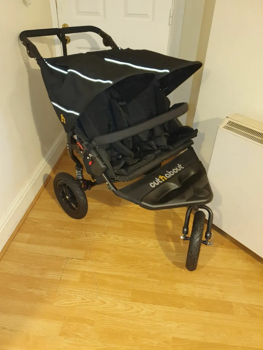 SUPER CLEAN Out N About Double stroller - Image 3