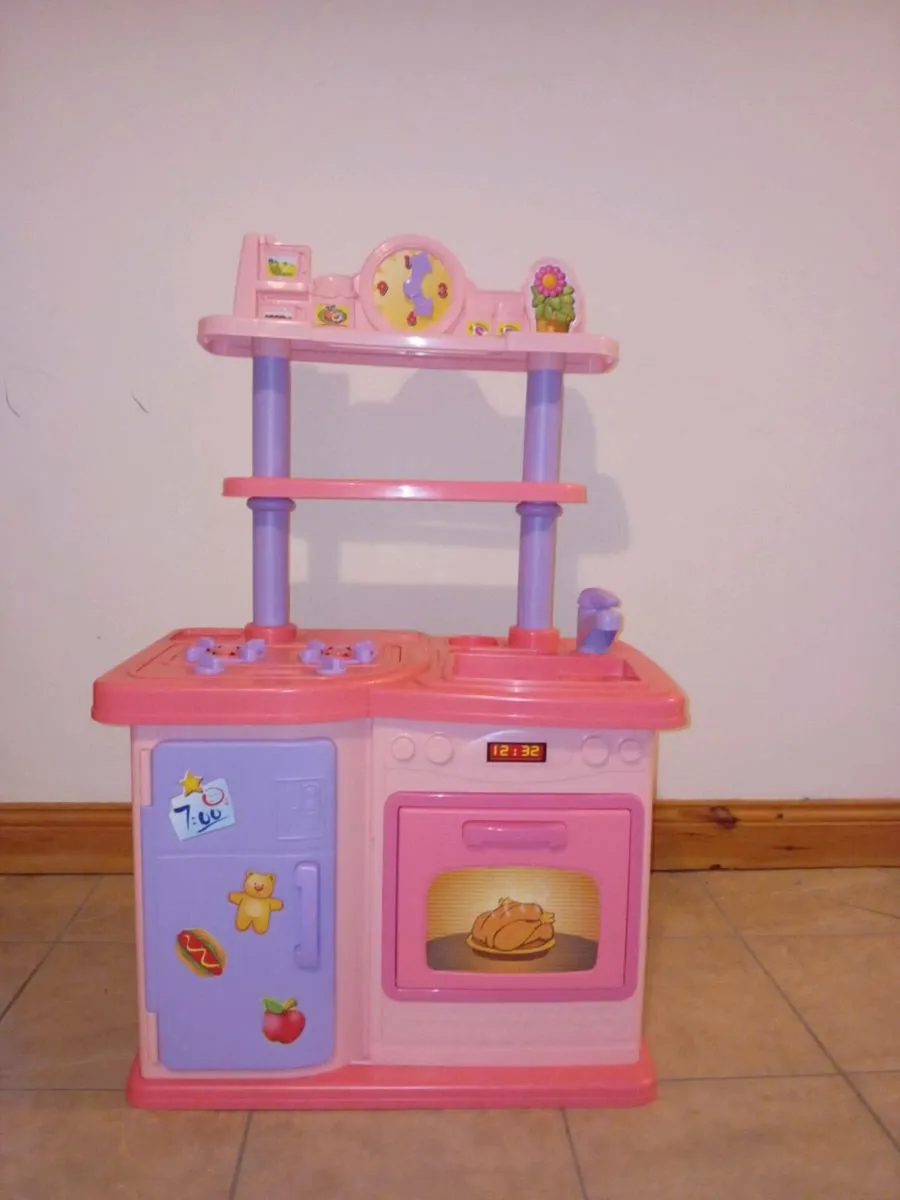 Toy kitchen - Image 1