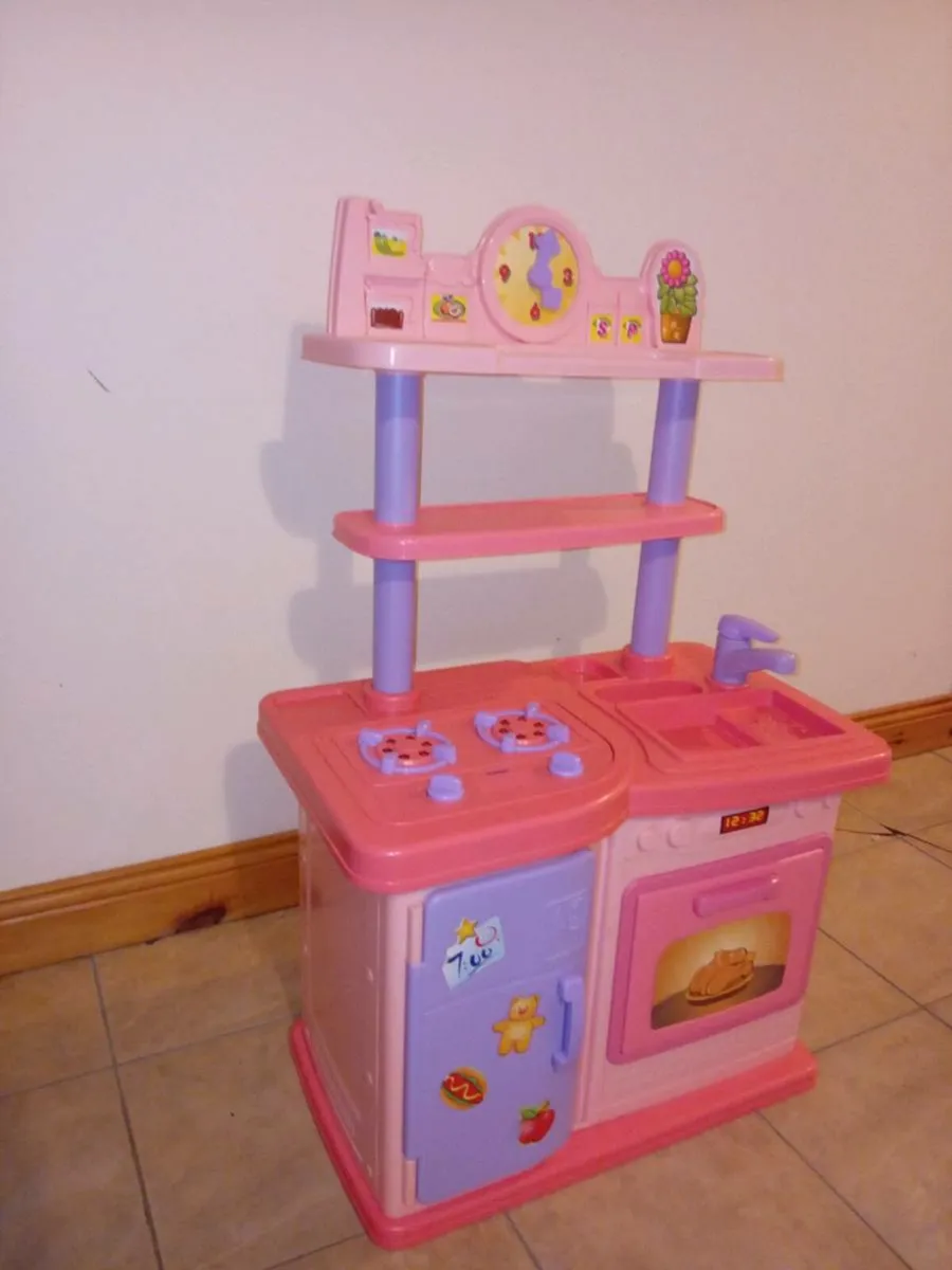 Toy kitchen - Image 2