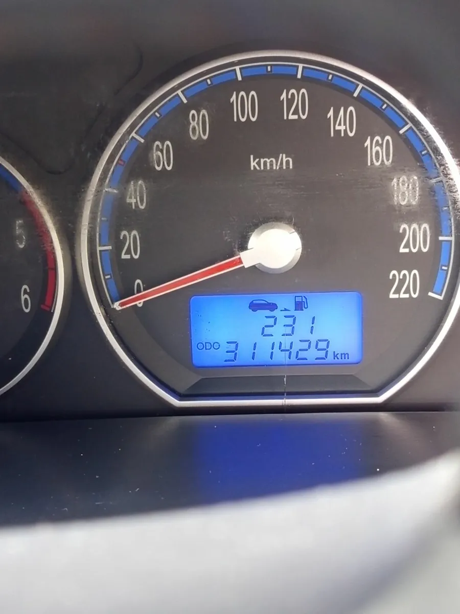 Hyundai Santa Fe 2007 - Image 2