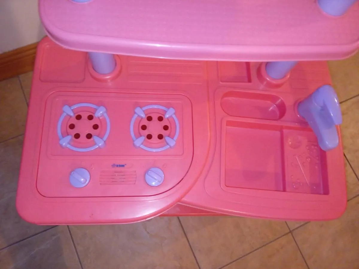 Toy kitchen - Image 3