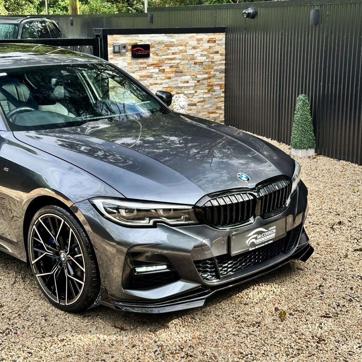 2020 (201)  BMW 330e M-SPORT PRO PACK 290BHP - Image 2