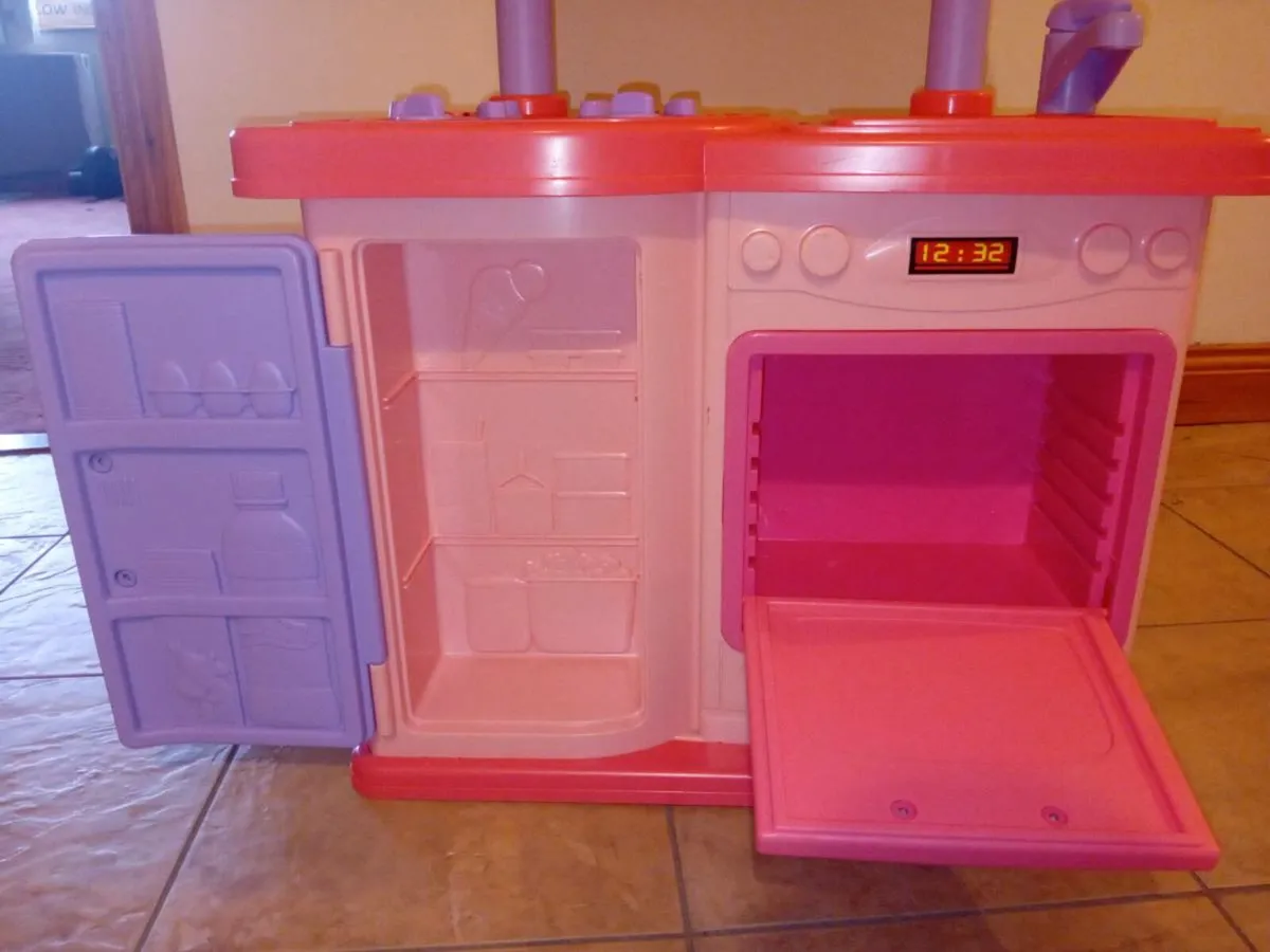 Toy kitchen - Image 4