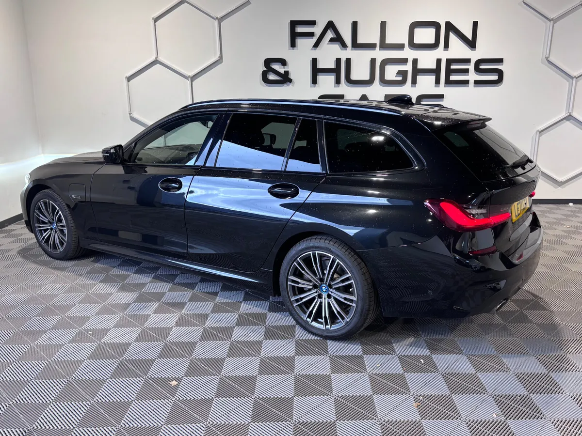 BMW 3 SERIES 330E M SPORT AUTO HYBRID ESTATE - Image 3