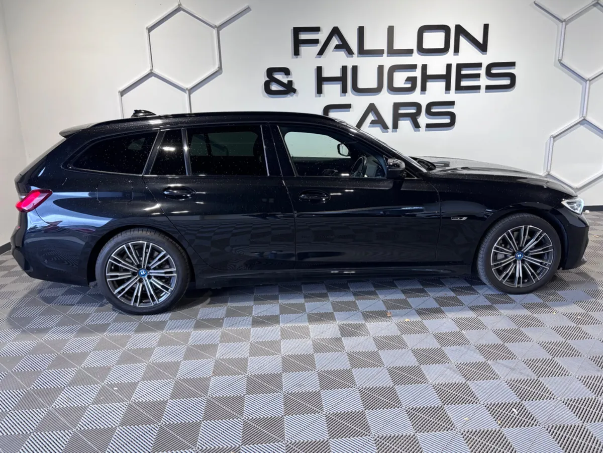 BMW 3 SERIES 330E M SPORT AUTO HYBRID ESTATE - Image 4