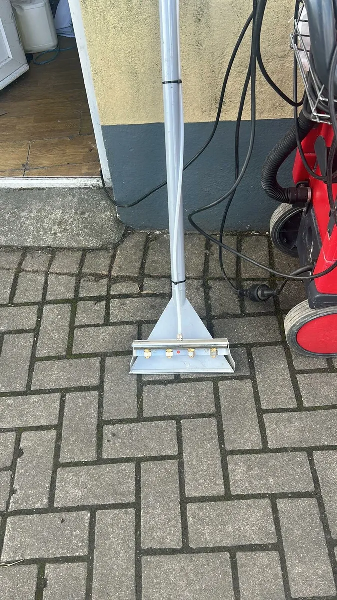 Carpet and upholstery cleaner - Image 2