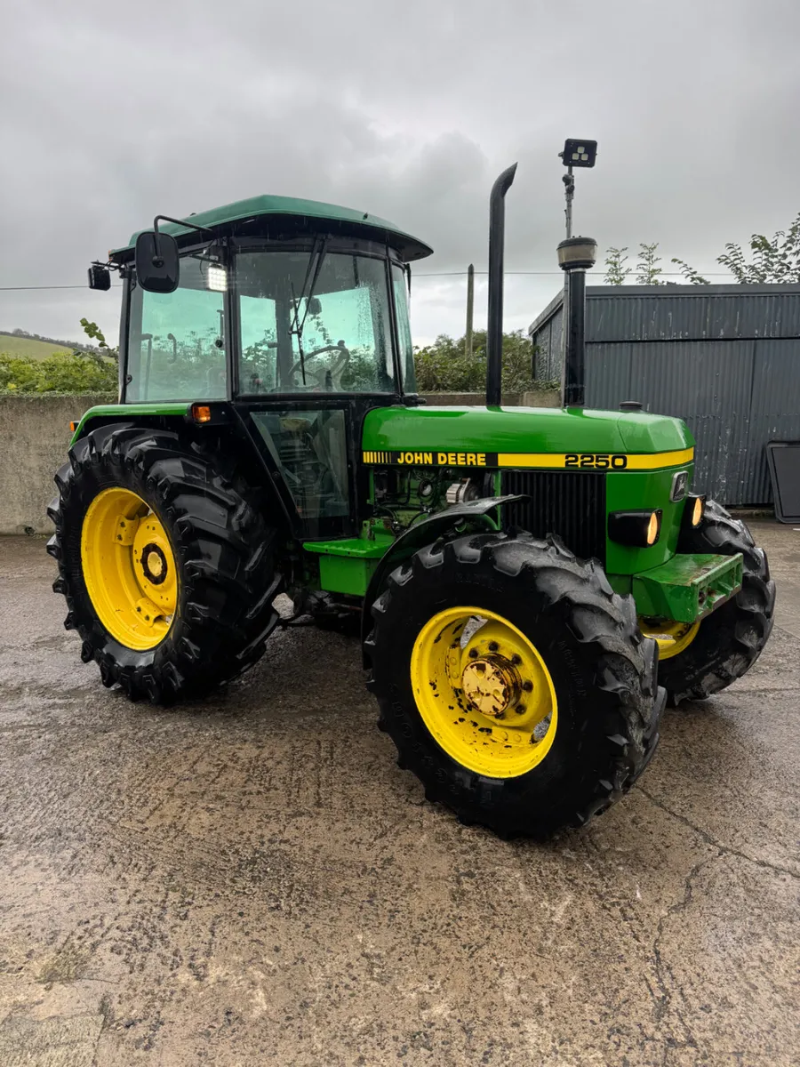 John Deere 2250 - Image 1