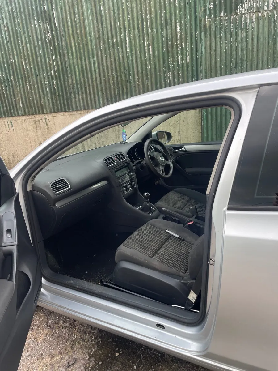 Volkswagen Golf 2009 - Image 4