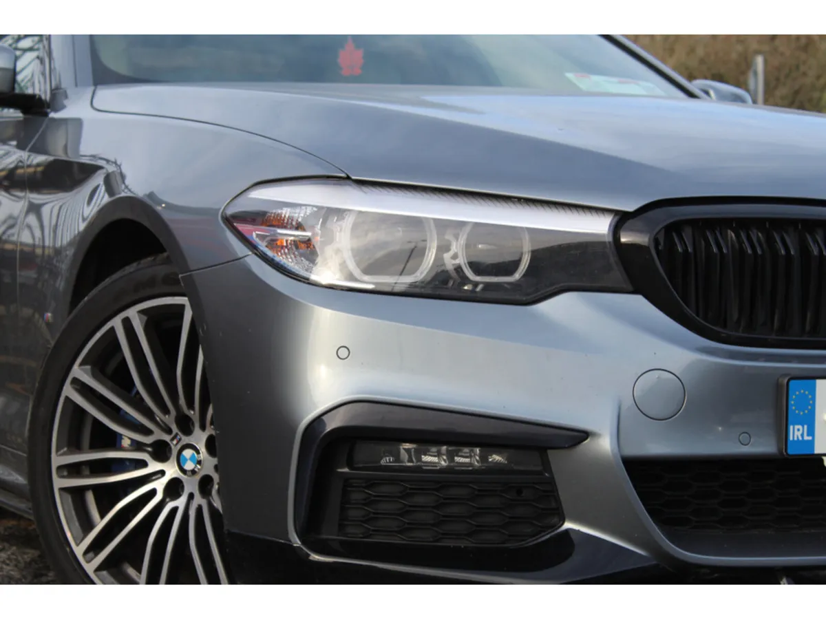 BMW 5-Series 530E M SPORT 4DR AUTO *Light Interior - Image 4