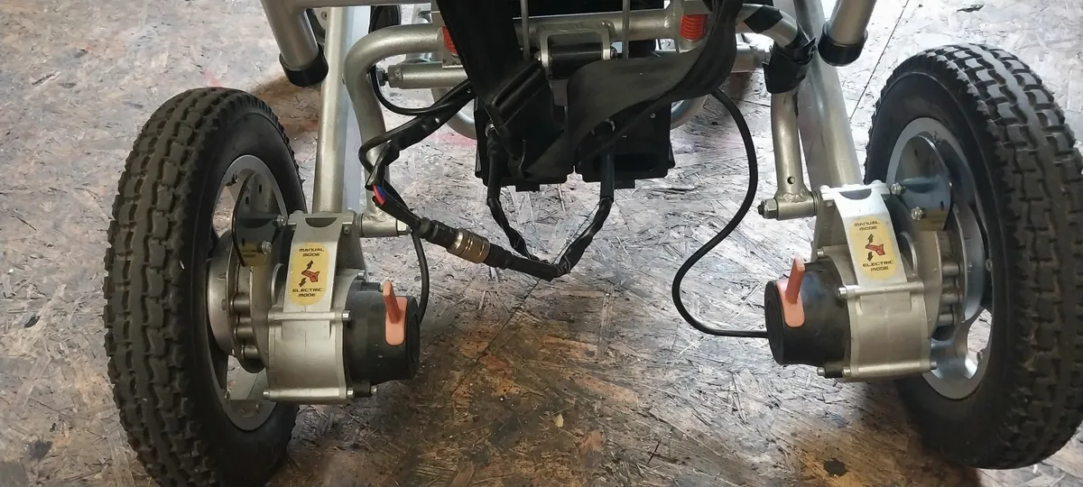 Electric wheelchair - Image 4