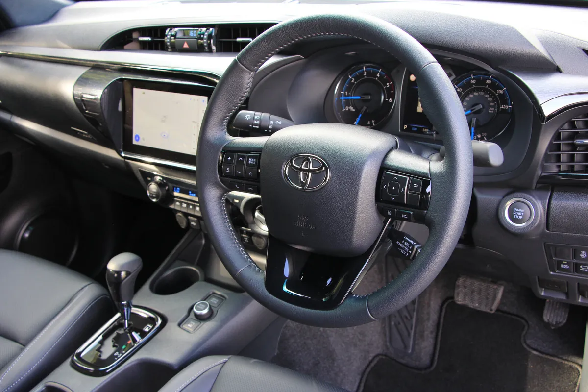 Hilux Invincible X * Huge spec * Vat included - Image 3