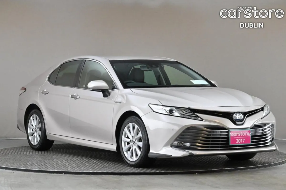 Toyota Camry 2.5 Hybrid  full Leather head UP Dis - Image 1