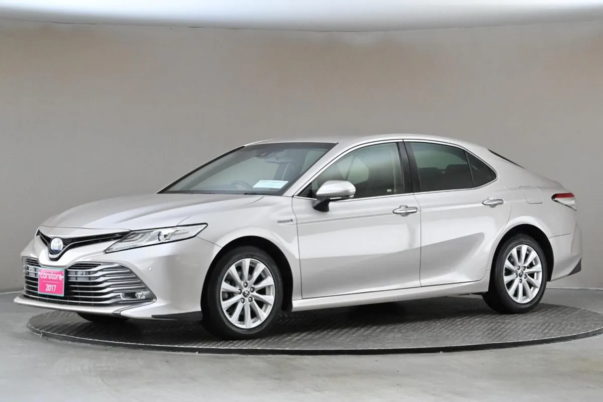 Toyota Camry 2.5 Hybrid  full Leather head UP Dis - Image 4