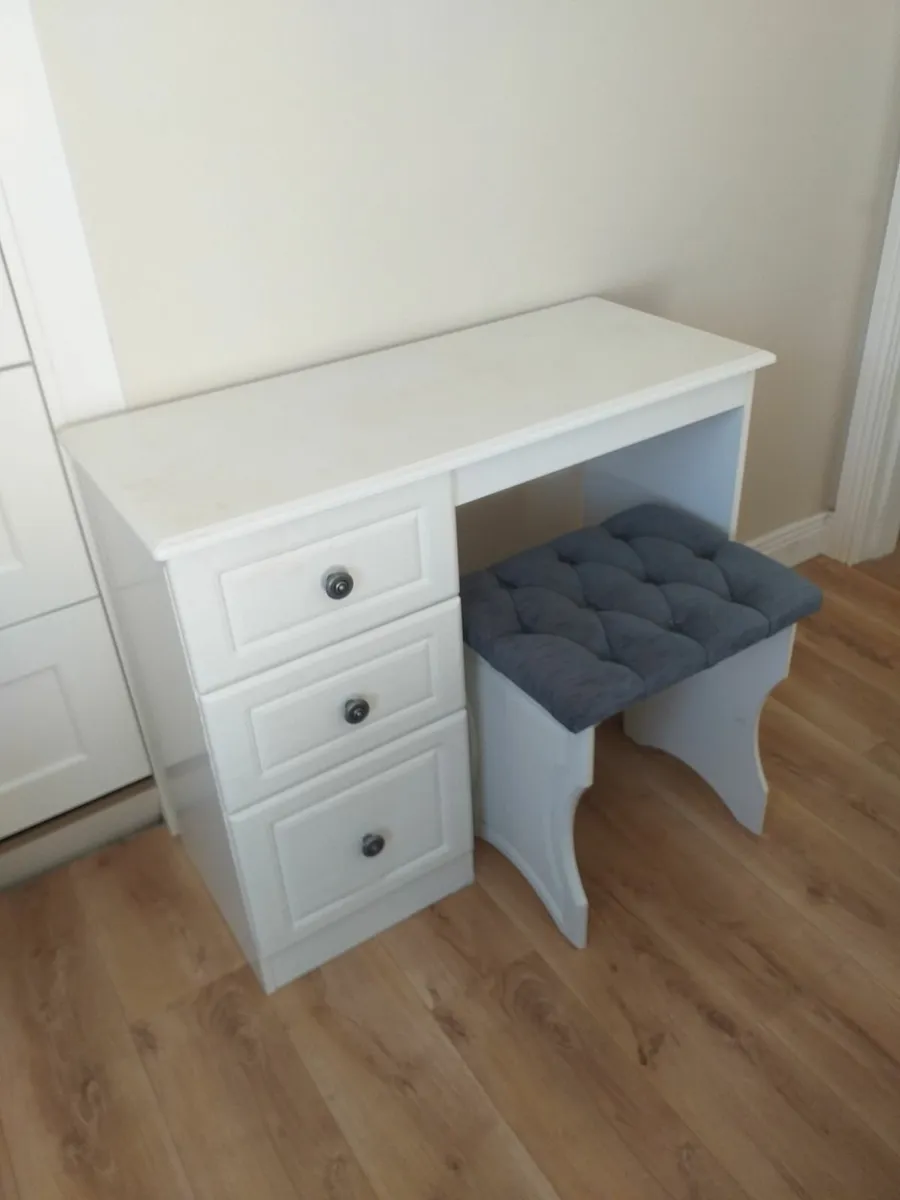 Dressing table