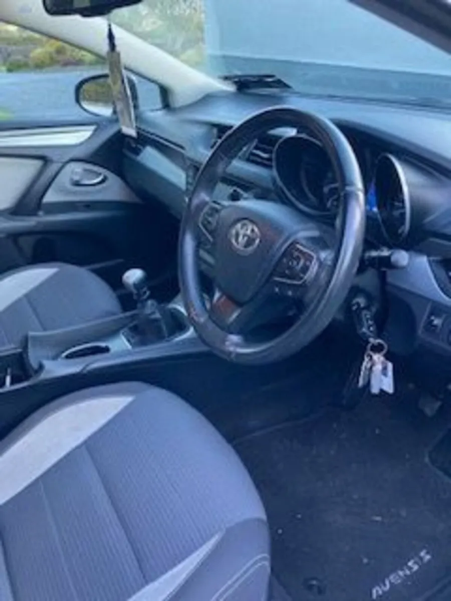 Toyota Avensis 2015 - Image 2
