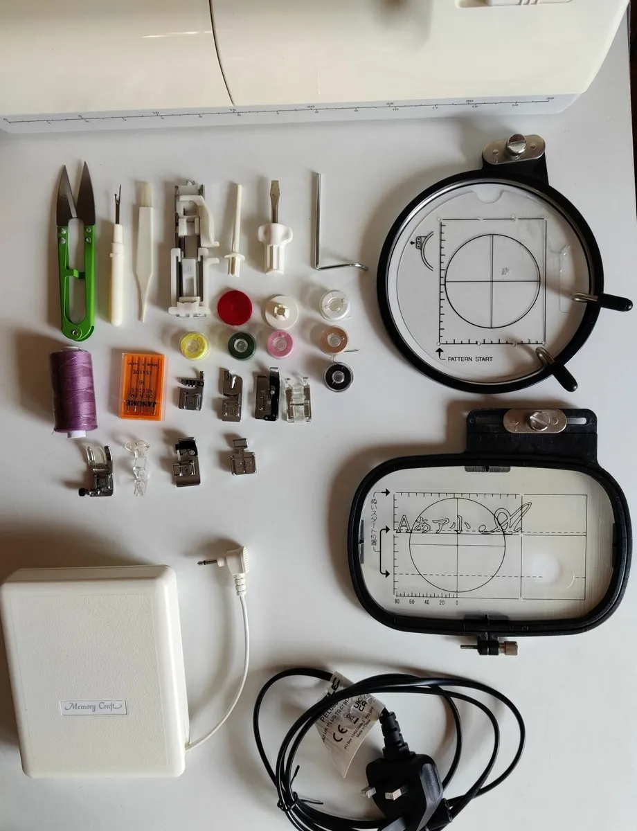 Sewing & embroidery machine - Image 3