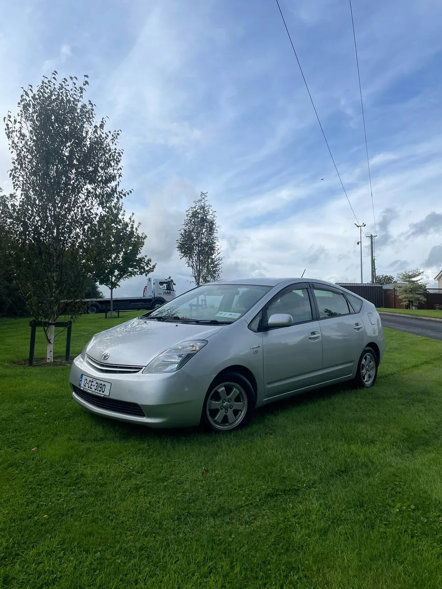 Toyota Prius 2012 LOW MILEAGE - Image 1