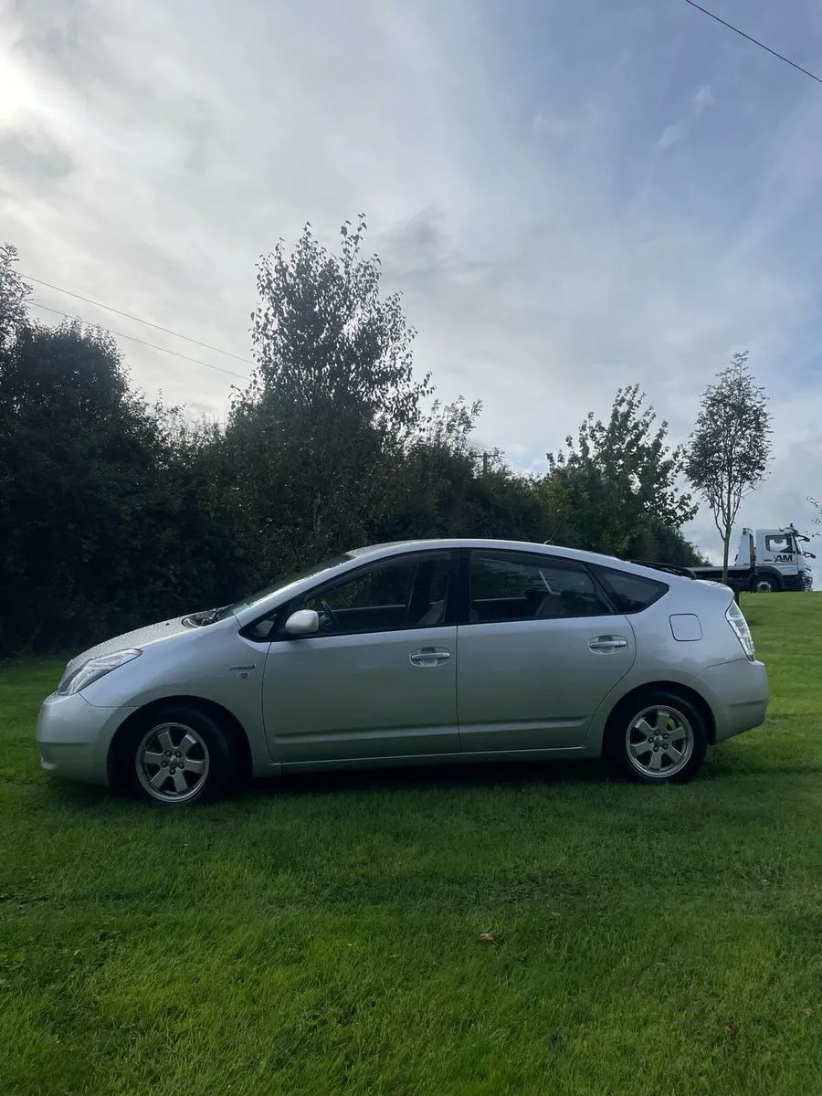 Toyota Prius 2012 LOW MILEAGE - Image 2