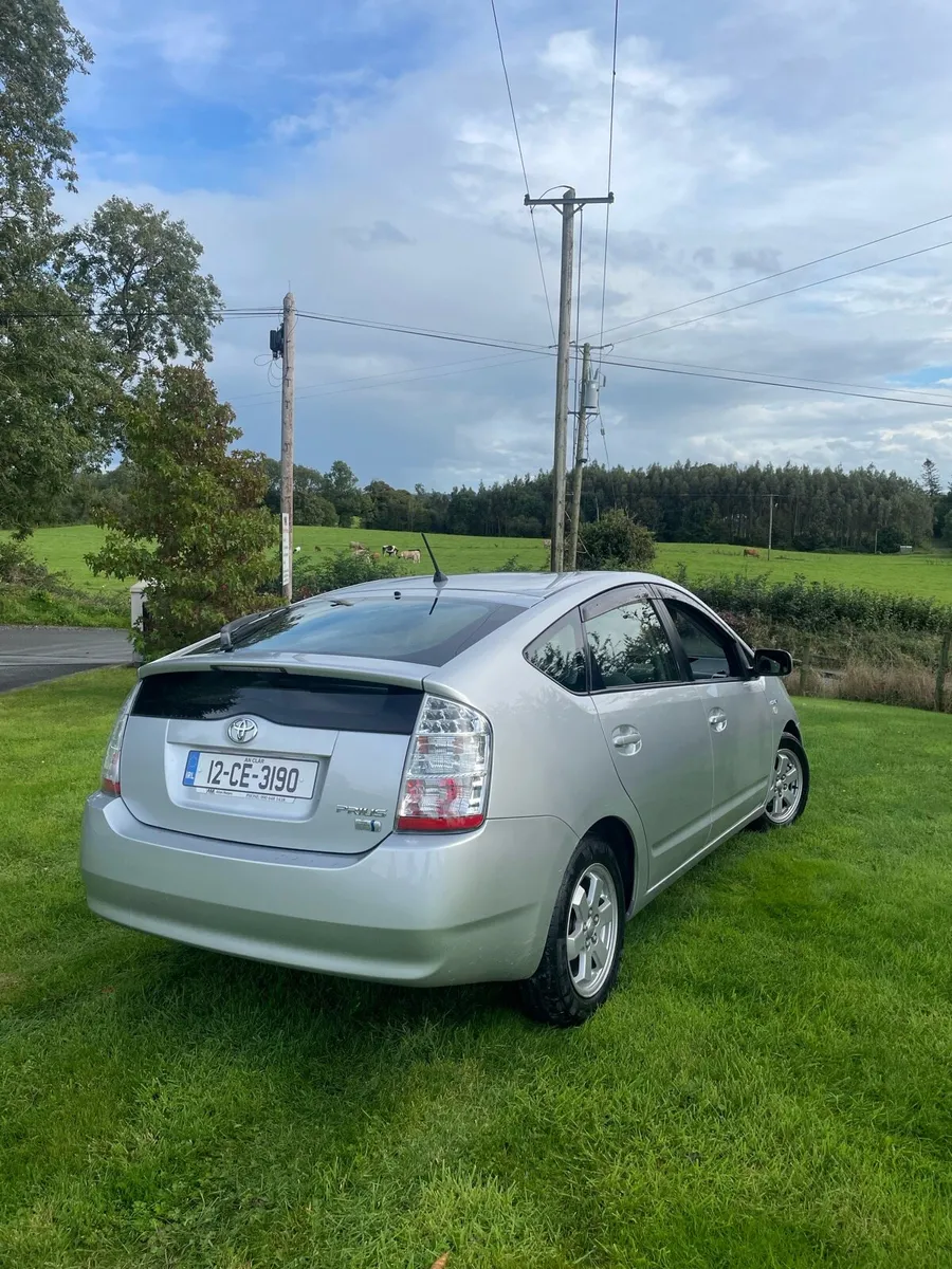 Toyota Prius 2012 LOW MILEAGE - Image 4