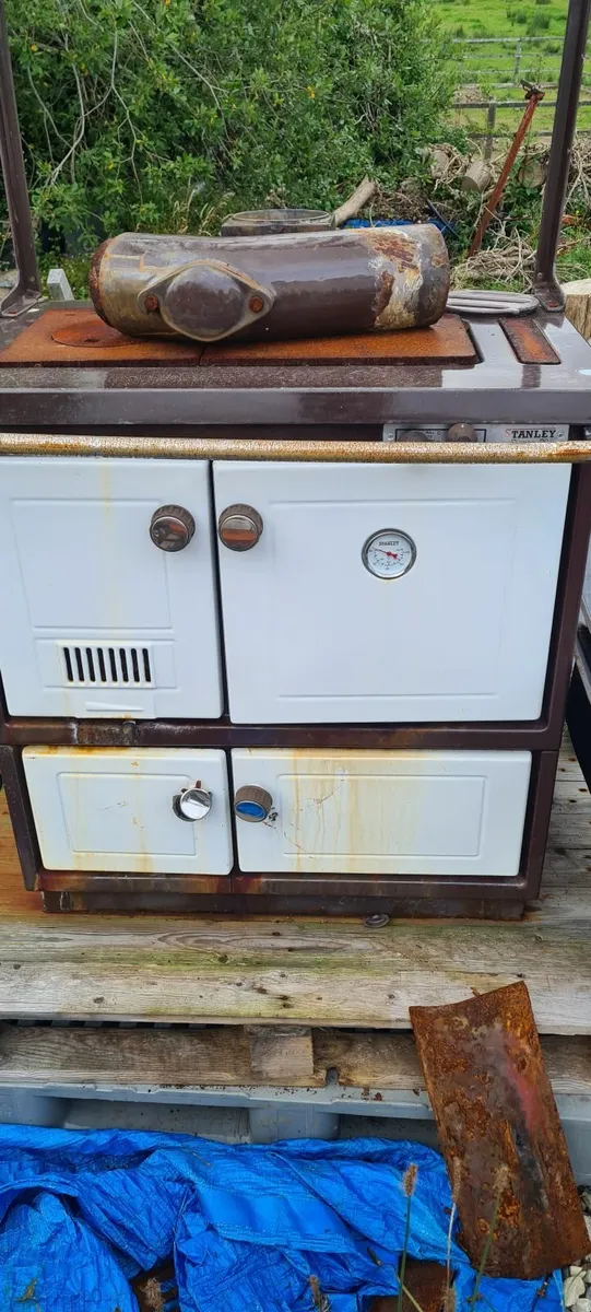 Stanley Super 90 solid fuel range - Image 1