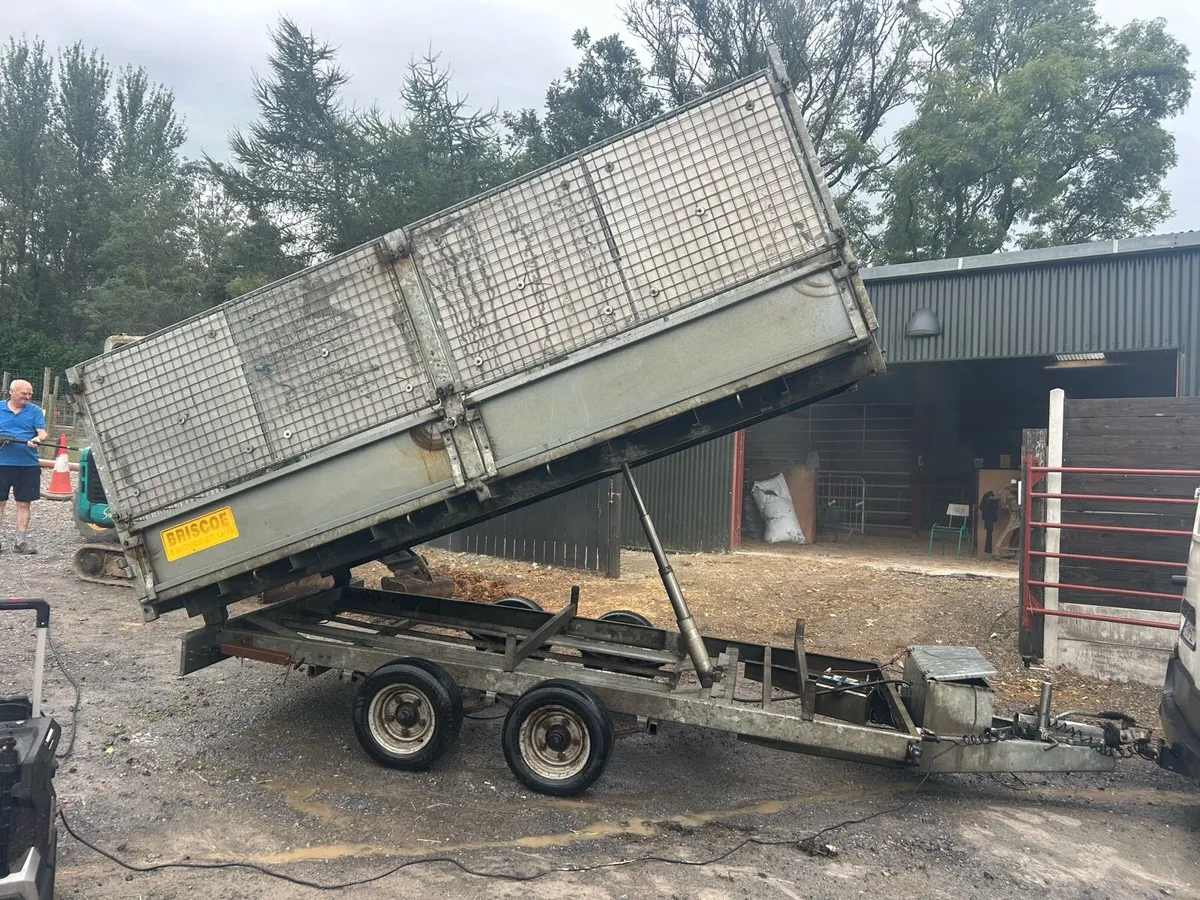 Trailer - Image 1