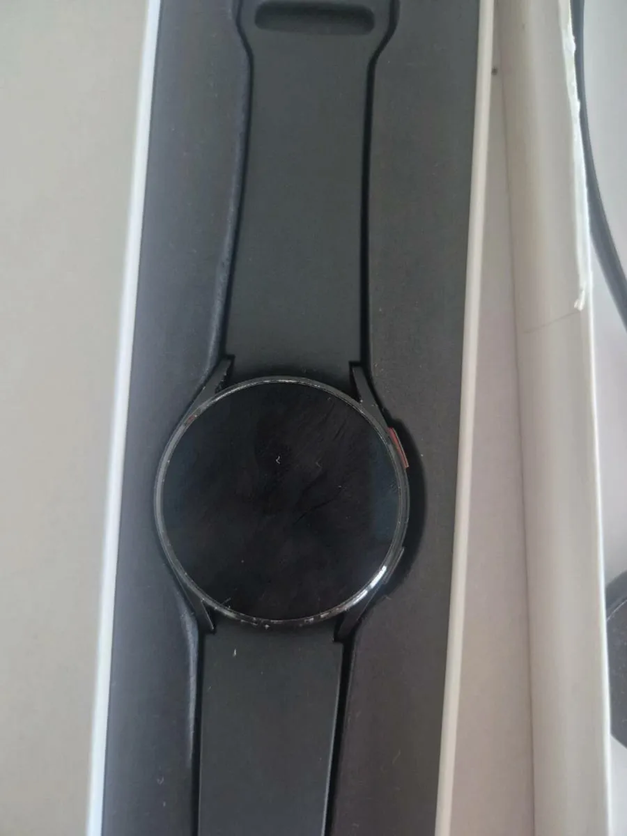 Samsung Galaxy Watch 4 - Image 2