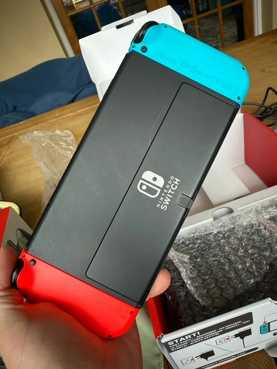 Nintendo Switch Oled - Image 2