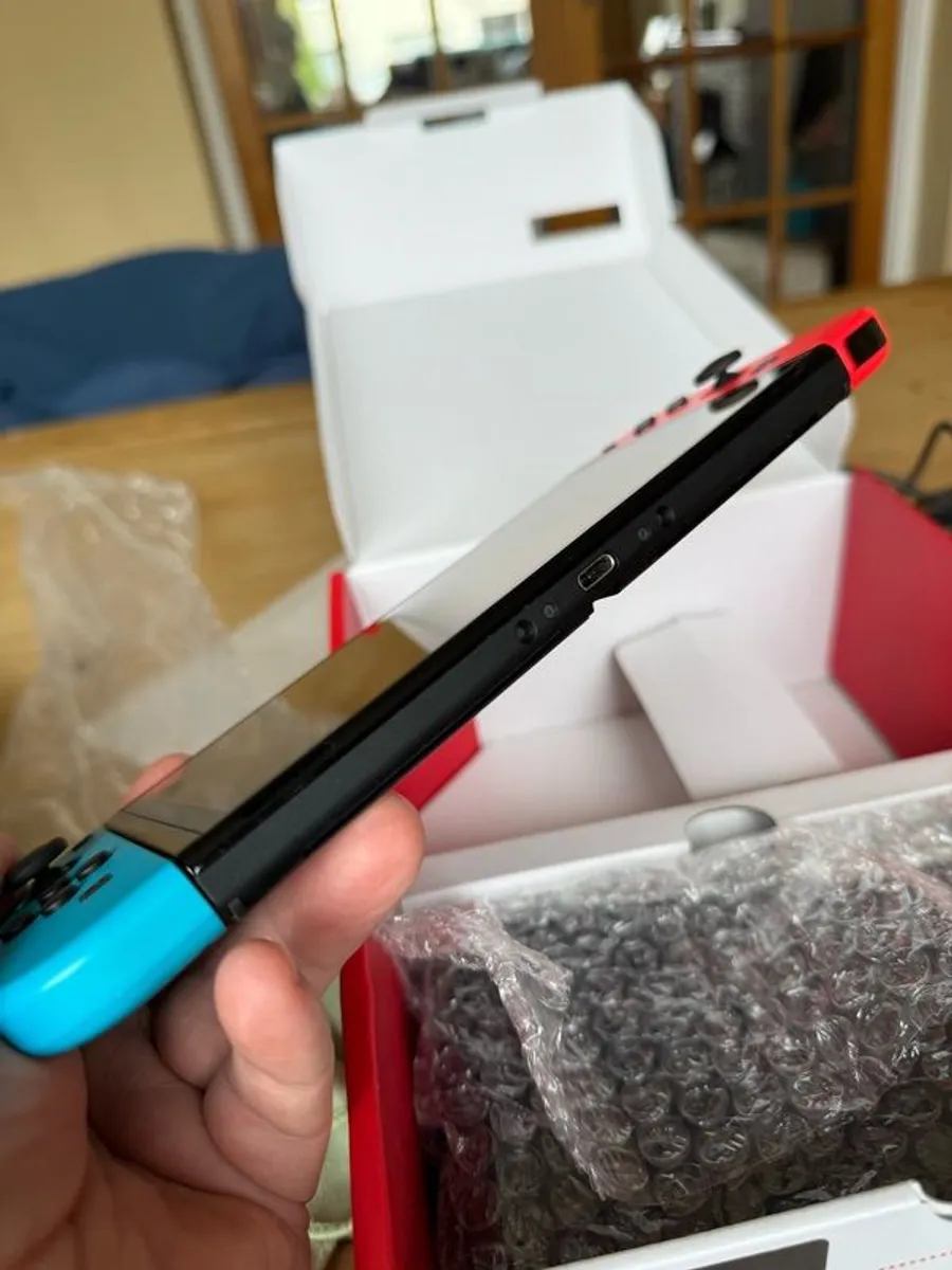 Nintendo Switch Oled - Image 4