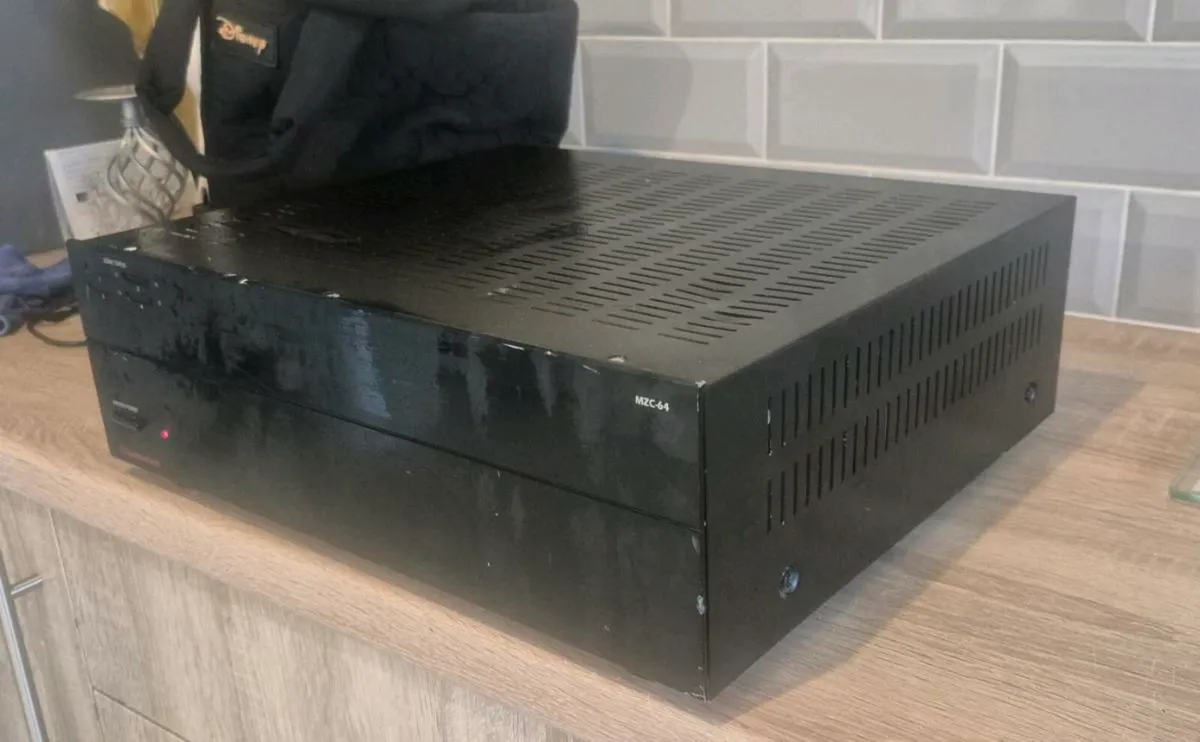 4 zone amplifier SpeakerCraft MZC-64 HiFi Multi-Zo - Image 1