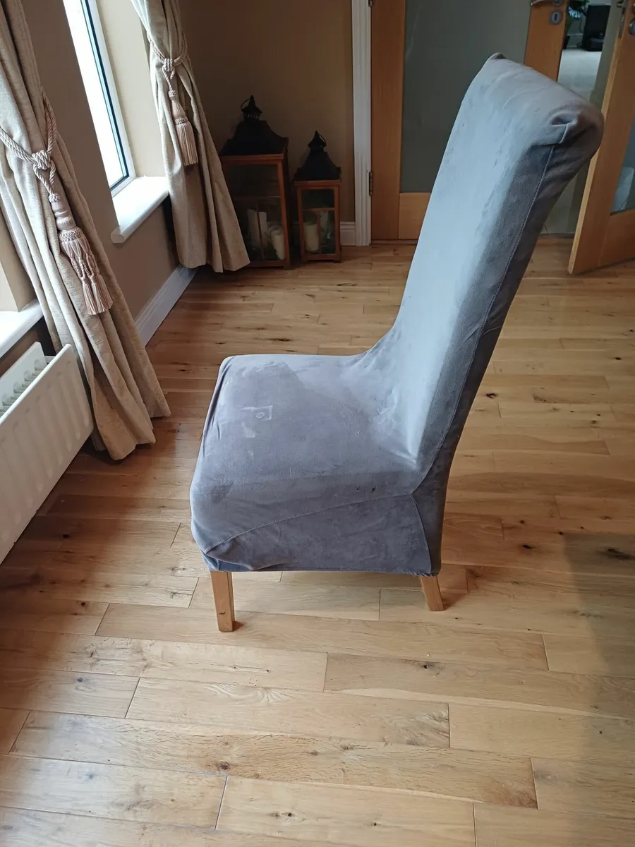 Solid Oak extending dining table and 6 chairs - Image 3