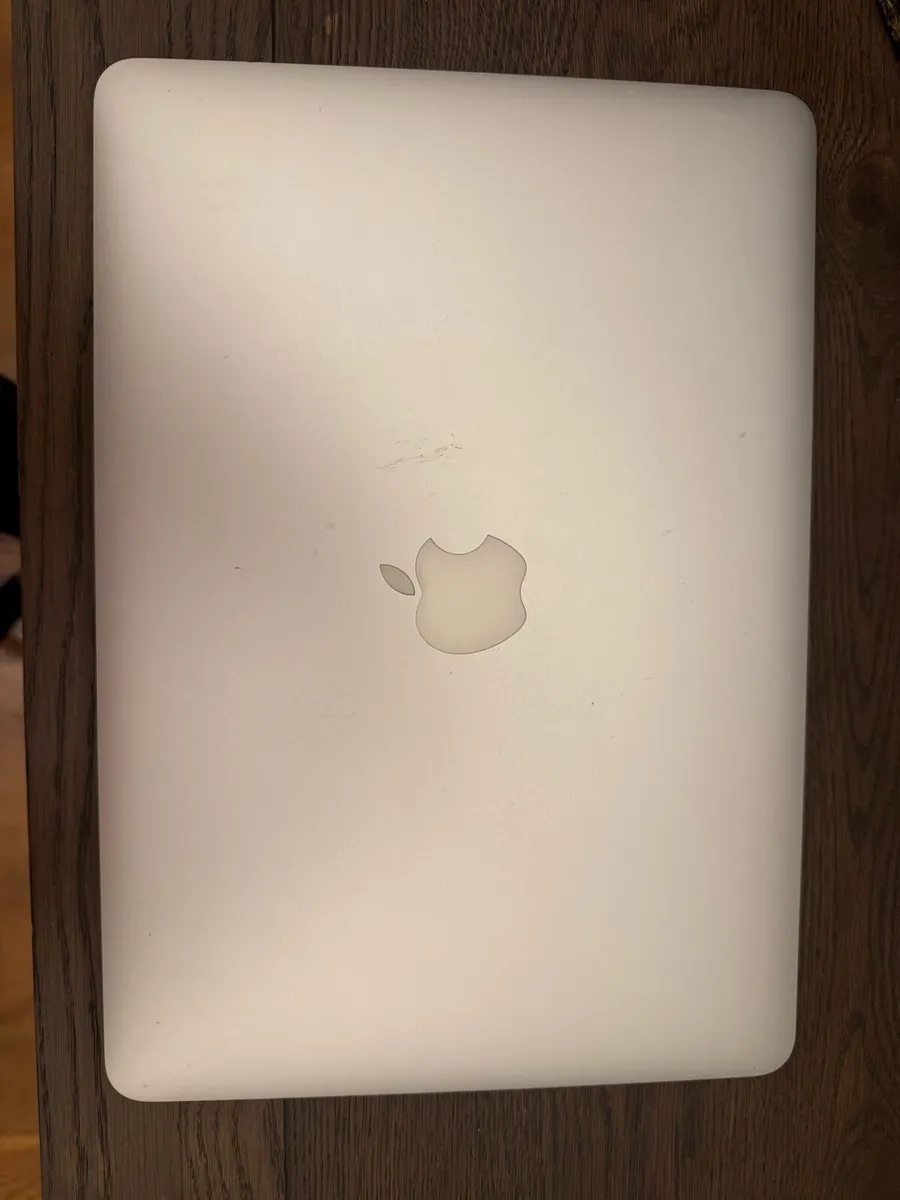 Mac Book Air - Image 1
