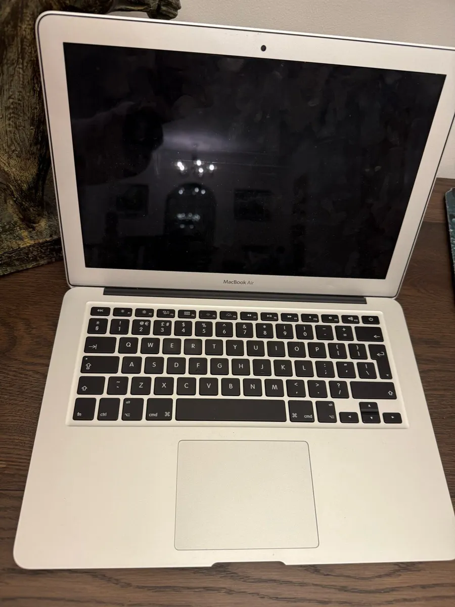 Mac Book Air - Image 2
