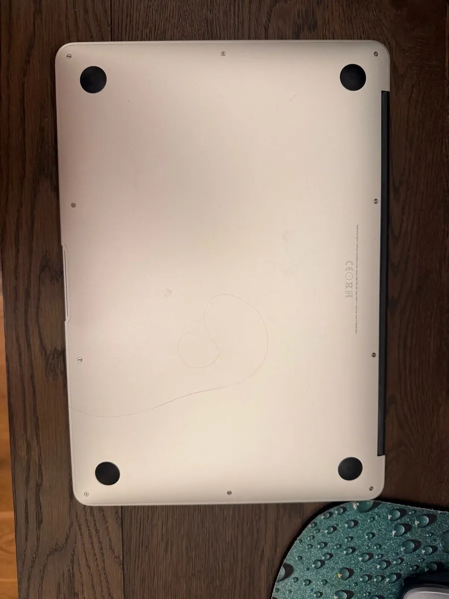 Mac Book Air - Image 4