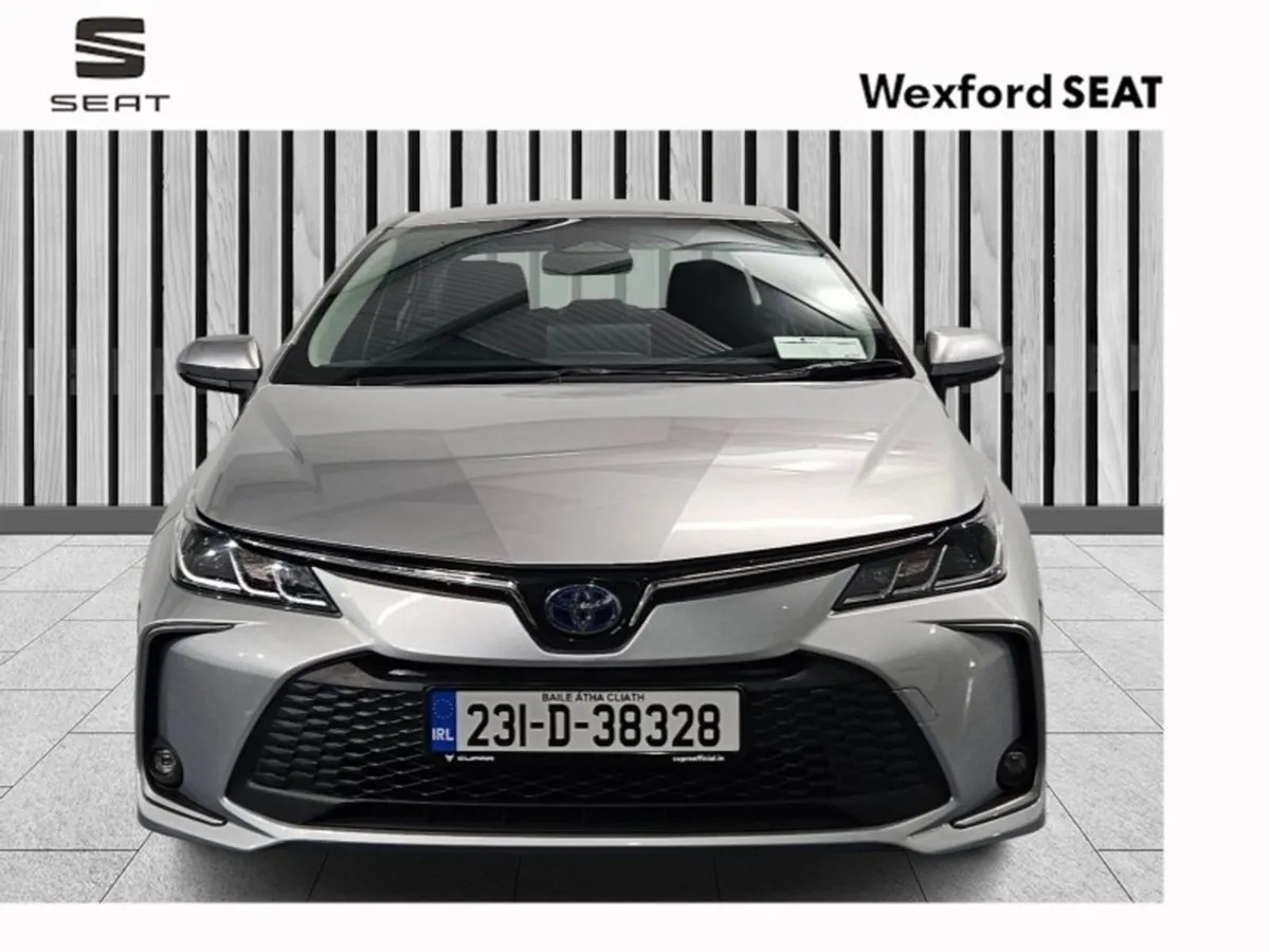 Toyota Corolla 1.8 Hybrid Luna Saloon - Image 3