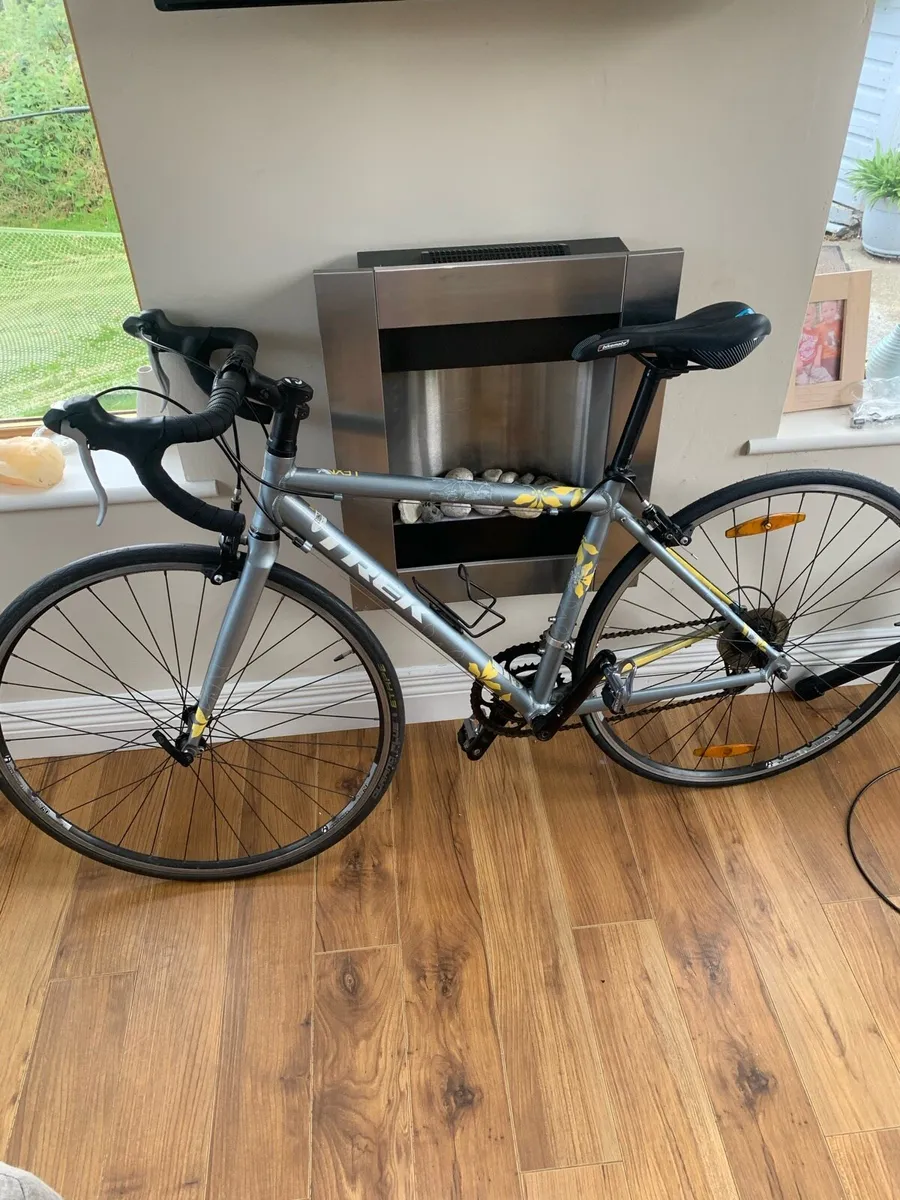 Trek Lexa road bike - Image 1