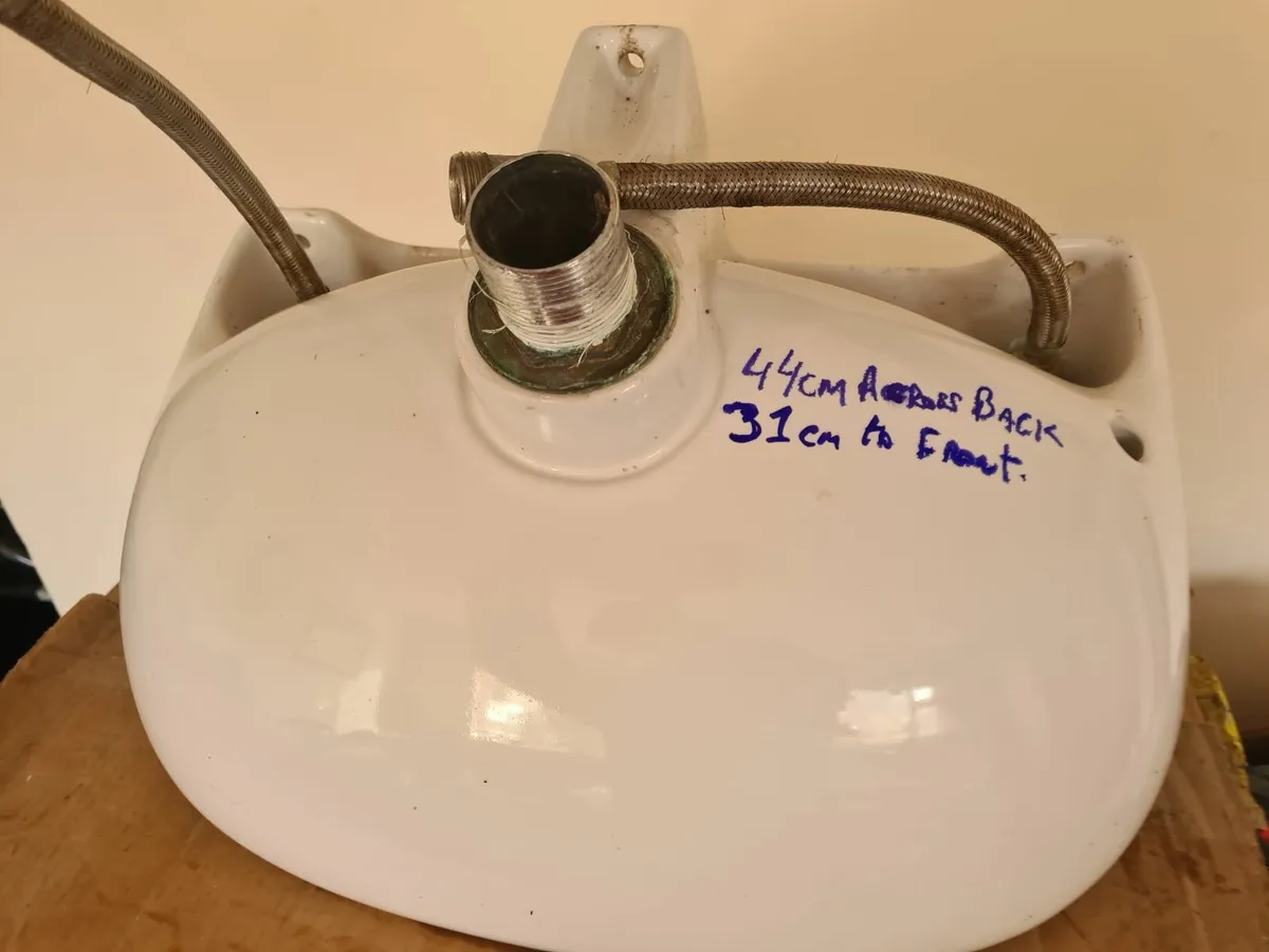 Corner sink Small space saving sinks - Image 3