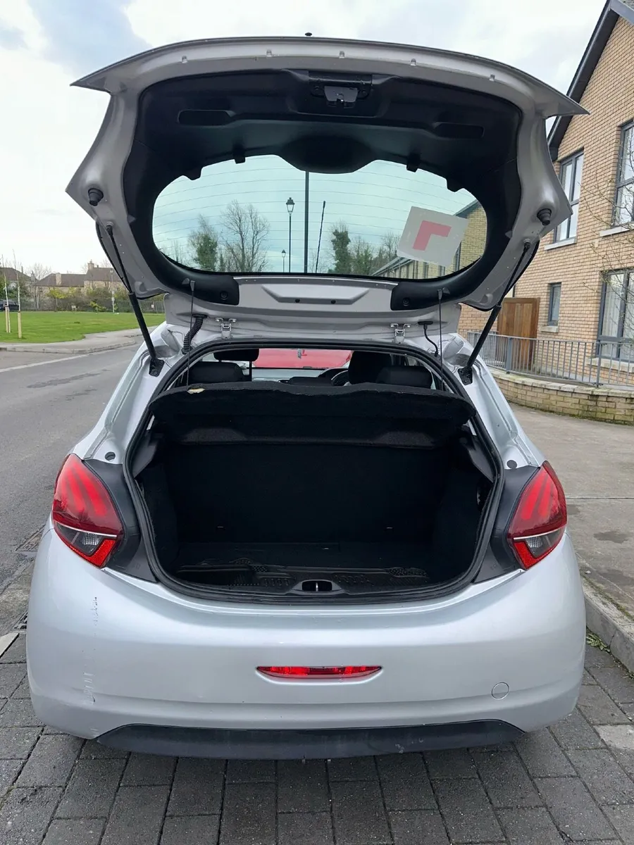 Peugeot 208 2016 - Image 3