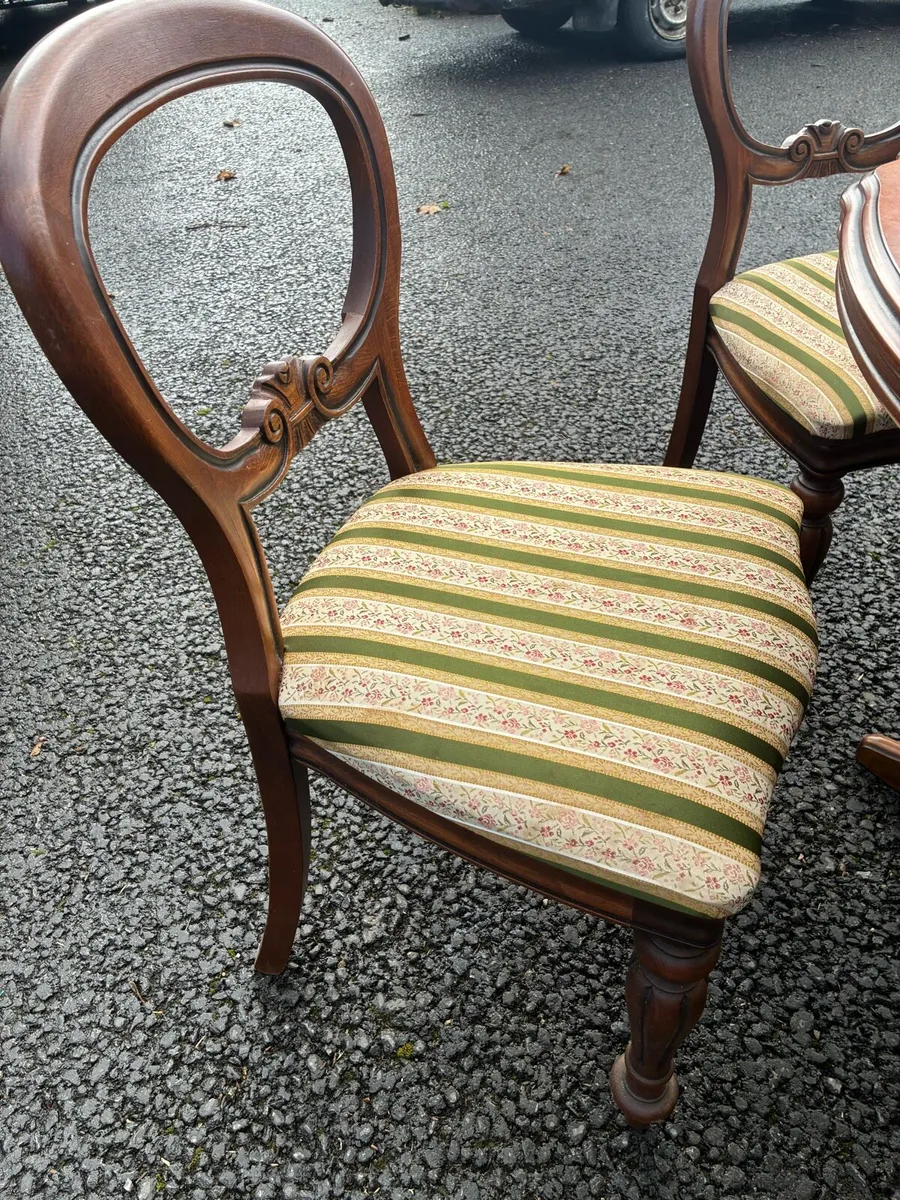 Table & 6 chairs - Image 4