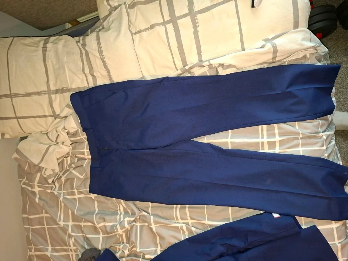 Mens suit - Image 2