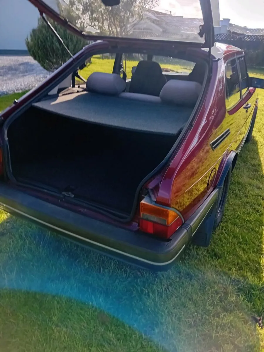 Saab 900 SE. - Image 4